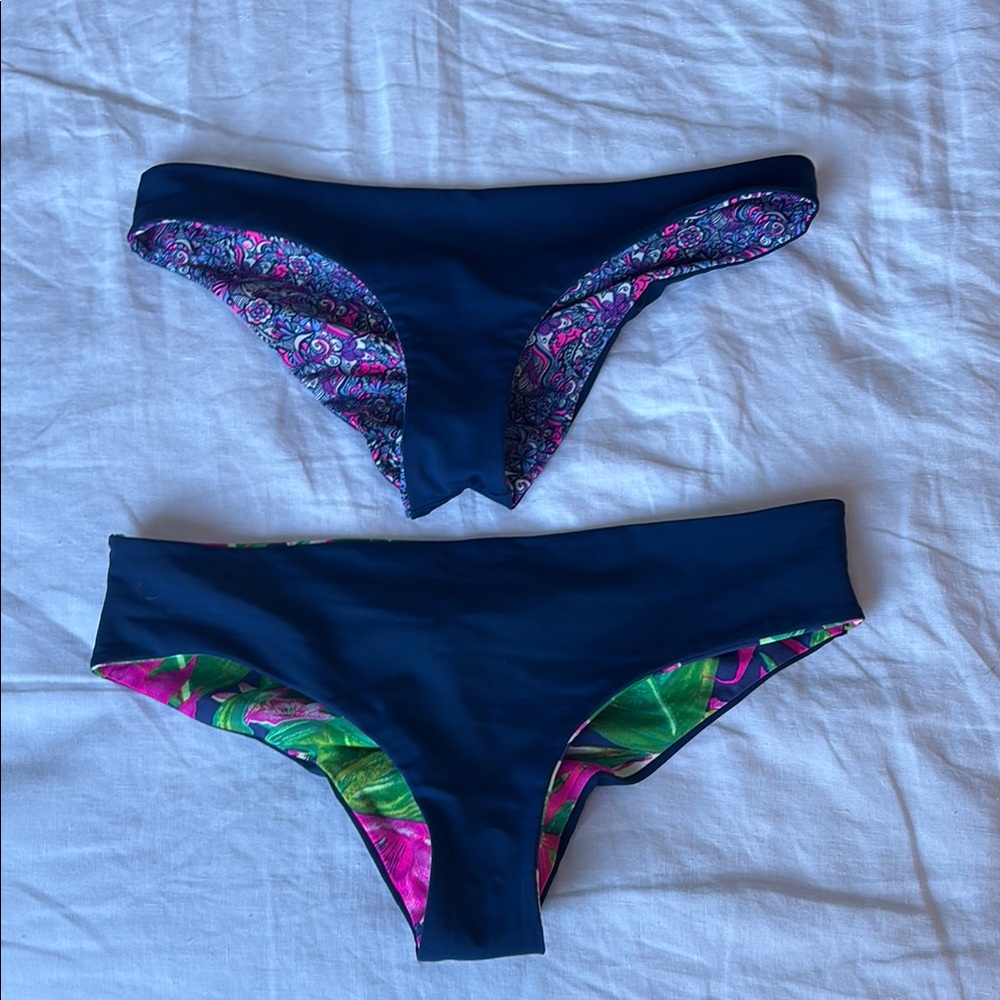 Reversible bikini bottoms